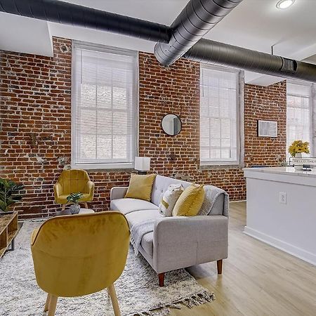Frontdesk I Carriage Wheel Lofts Apts Philadelphia Apartment Exterior photo