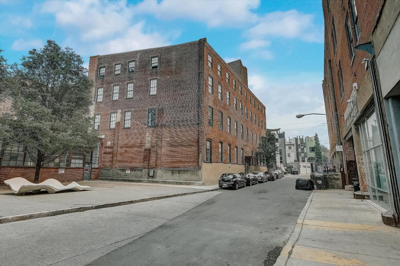 Frontdesk I Carriage Wheel Lofts Apts Philadelphia Apartment Exterior photo